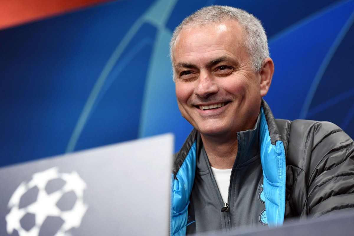 Mourinho đã cố tỏ ra lạc quan ở buổi họp báo trước trận. Ảnh: UAEFA