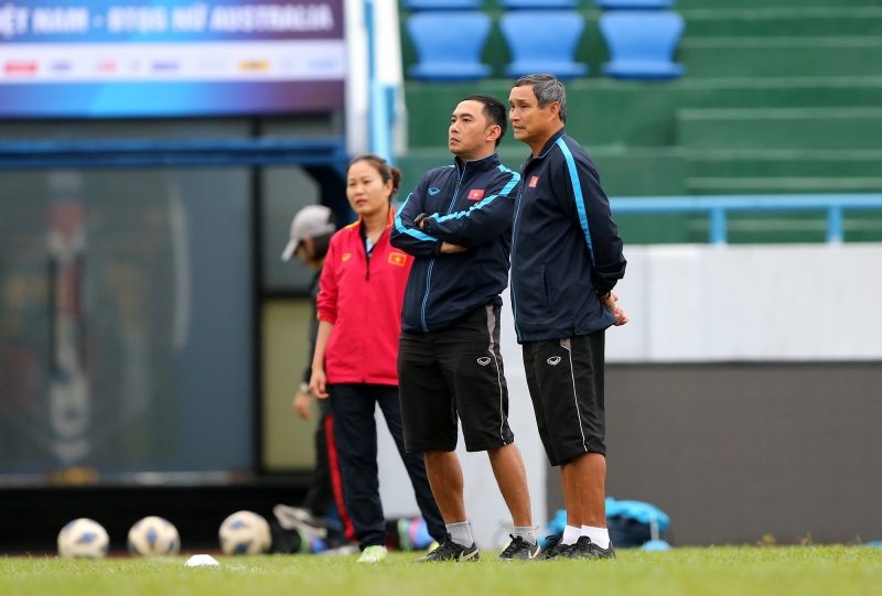 Huấn luyện viên Mai Đức Chung xác định mục tiêu rõ ràng cho các cầu thủ ngay từ đầu. Ảnh: VFF