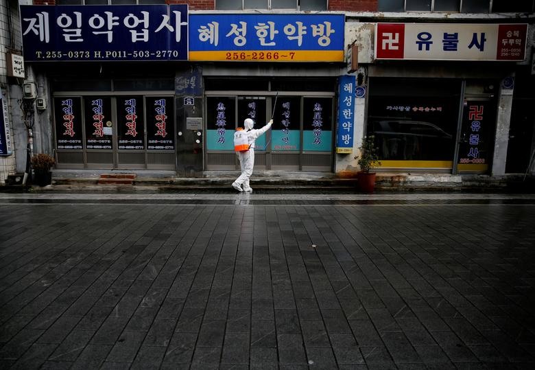 4. Lo sợ trước dịch COVID-19, những nơi công cộng, địa điểm du lịch và cả đường phố ở Hàn Quốc đều vắng vẻ. Ảnh: Reuters.