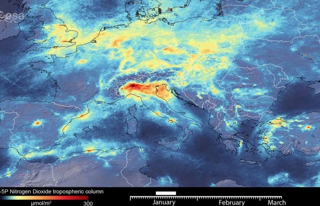 Ảnh chụp vệ tinh hiển thị mức khí thải NO2 trên khắp Châu Âu vào tháng 1. Ảnh: Reuters
