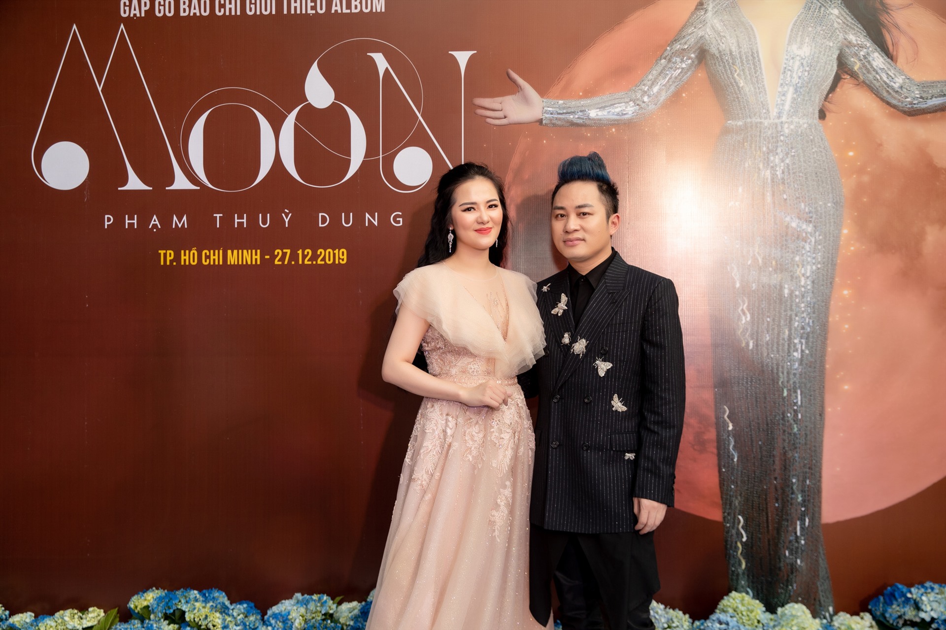 Hai nghệ sĩ Phạm Thuỳ Dung và Tùng Dương ủng hộ 2.000