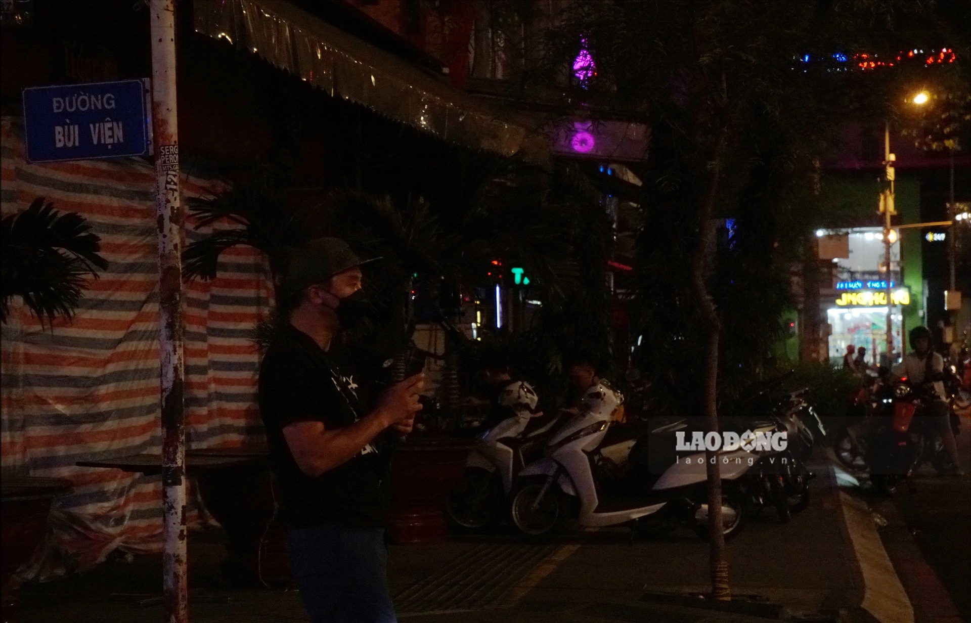Vị khách Hàn Quốc quay lại những đoạn video về con phố Tây sầm uất nhất Sài Thành bỗng vắng lặng.