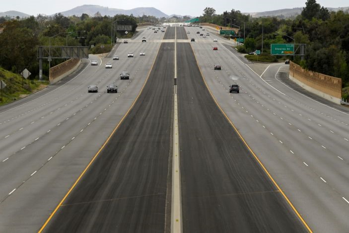 Ghi nhận trên đường cao tốc 118 Ronald Reagan ngày 15.3 tại thung lũng Simi, California. Ảnh: USA Today