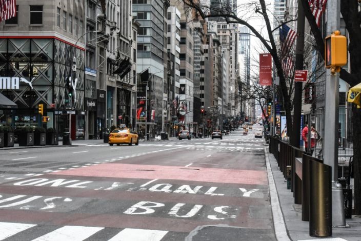 Đại lộ số 5 ở Midtown Manhattan thoáng đãng xe cộ vào 15.3 tại thành phố New York. Ảnh: USA Today