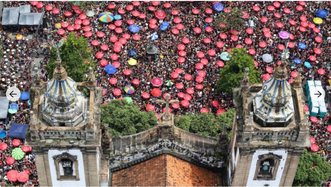 Hàng nghìn người tham dự lễ hội hóa trang sớm ở trung tâm thành phố Rio de Janeiro, Brazil hôm 16.2. Ảnh: EPA-EFE.