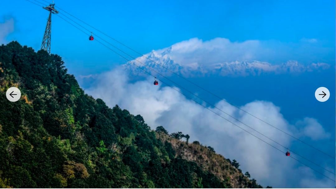 Cáp treo Chandragiri chở tới 1.000 hành khách mỗi giờ ở đồi Chandragiri, Nepal. Ảnh: AFP/Getty.