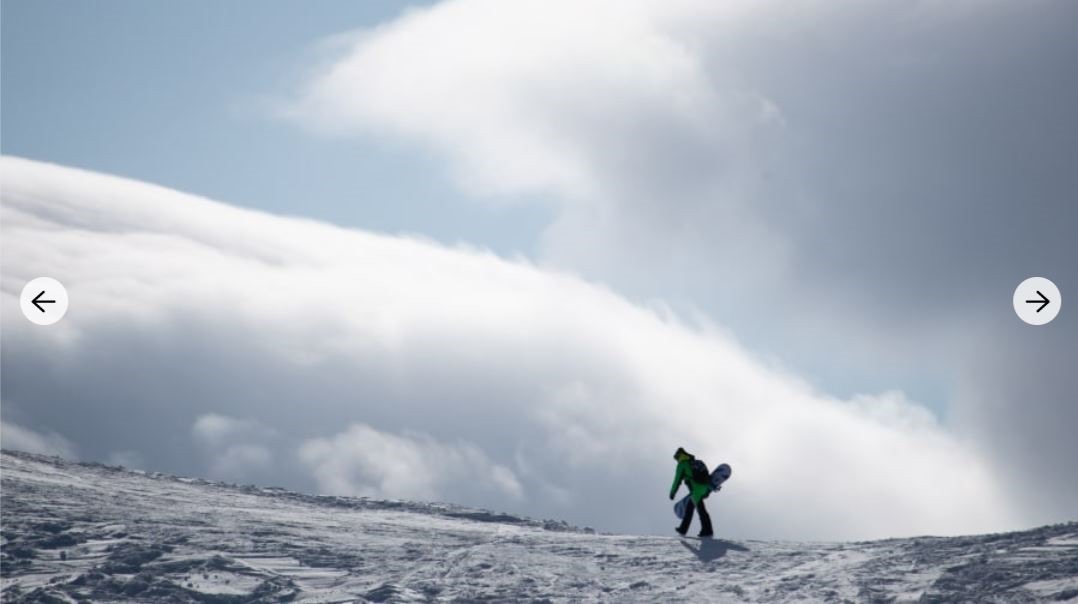 Một người trượt tuyết ở núi Mussa-Achitara tại Dombay, Nga. Ảnh: AFP/Getty.