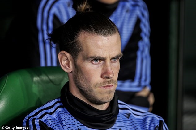 Bale không làm bạn với giường bệnh cũng phải thường xuyên ngồi dự bị. Ảnh: Getty