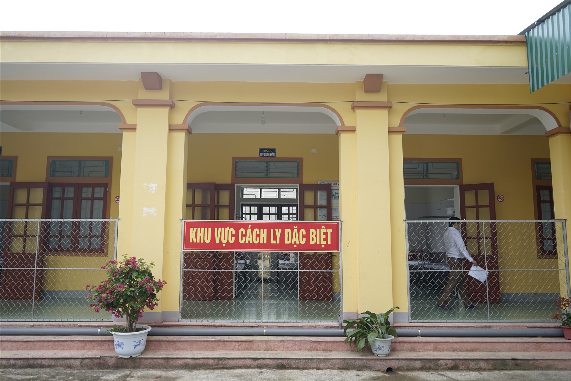 Khu cách ly đặc biệt tại Trạm y tế xã Chiêu Lưu - huyện Kỳ Sơn. Ảnh: QĐ