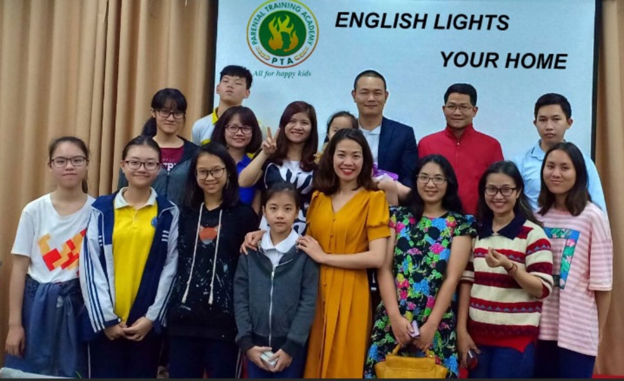 Thầy Sang truyền đam mê học tiếng Anh cho học trò