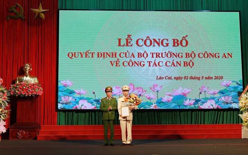 Thượng tướng Lê Quý Vương, Ủy viên BCH Trung ương Đảng, Thứ trưởng Bộ Công an phát biểu và trao Quyết định bổ nhiệm Đại tá Lưu Hồng Quảng nhận nhiệm vụ giữ chức Giám đốc Công an tỉnh.