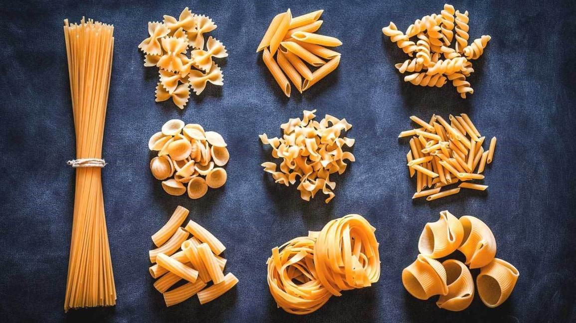 Pasta - các loại mỳ khô có thể lưu trữ lâu hơn nếu bảo quản trong bao bì nguyên gốc hoặc đựng trong hộp kín khí. Ảnh: Healthline