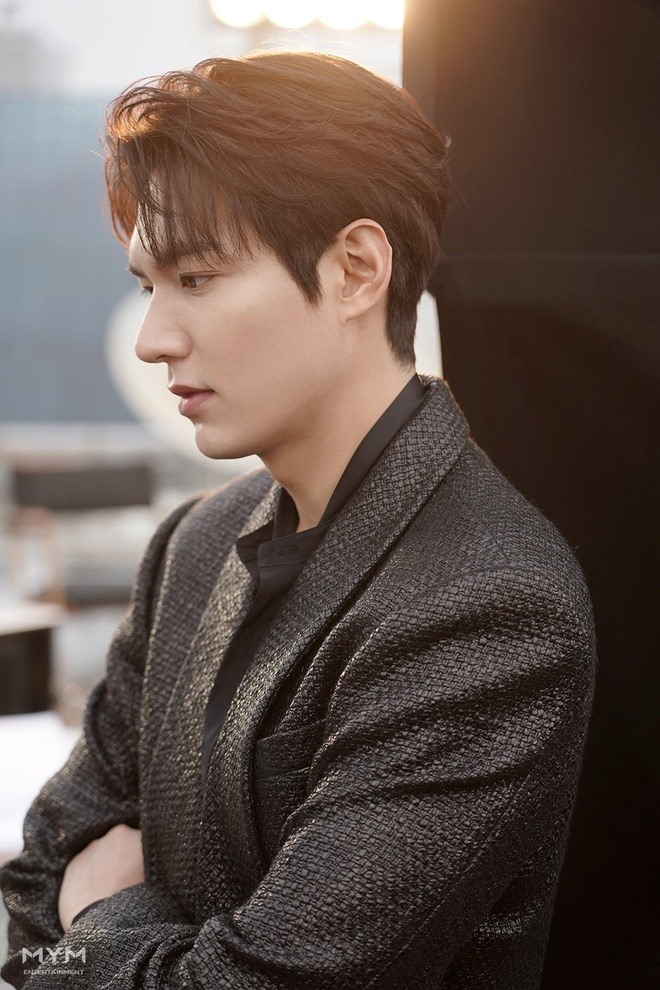 Lee Min Ho gây sốt vì vẻ đẹp trai trong hậu trường phim mới