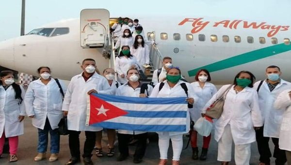 Cuba có hệ thống y tế đáng nể trong số các nước đang phát triển và có số bác sĩ trung bình trên đầu người thuộc hàng cao nhất thế giới. Ảnh: Reuters.