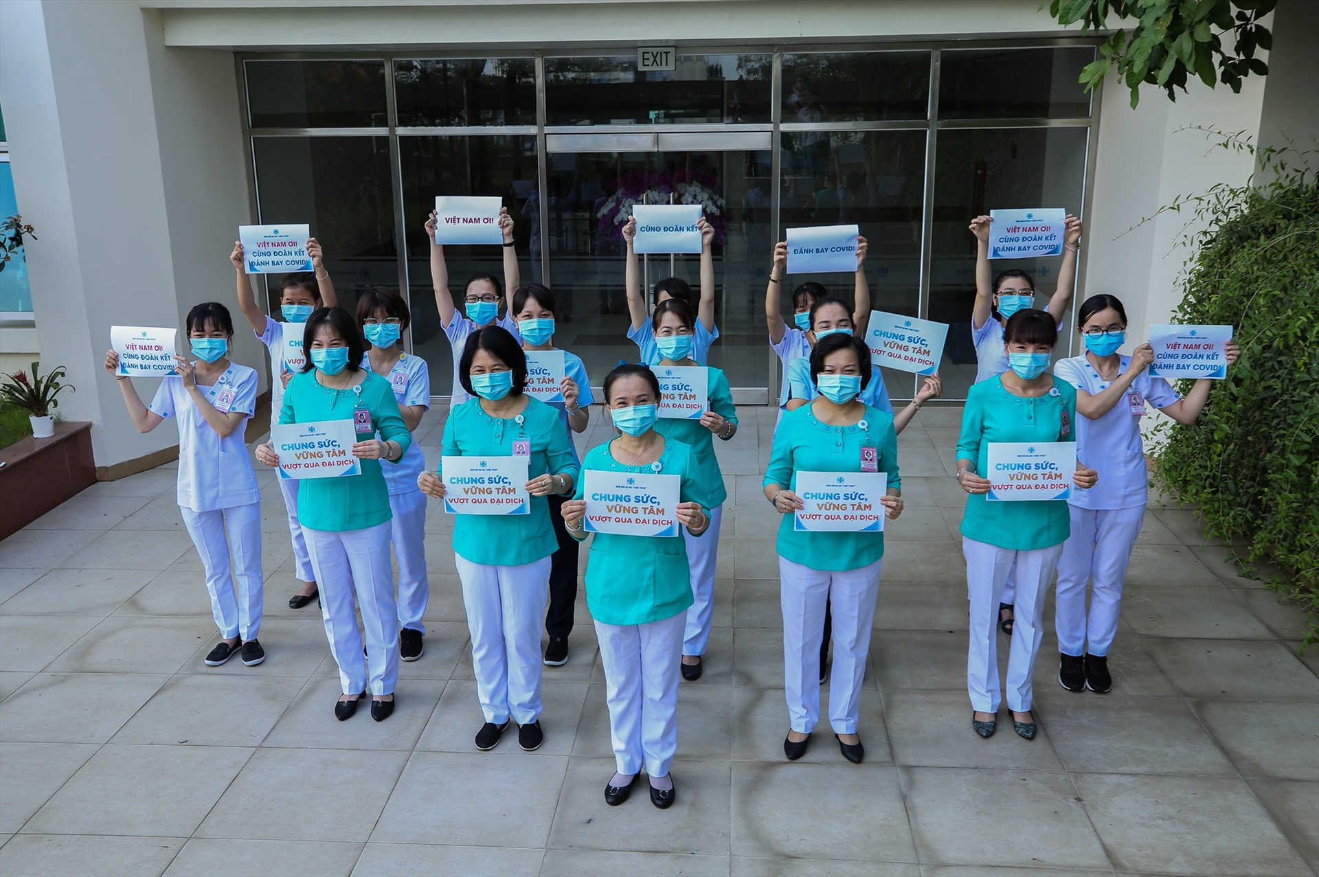 Các y bác sĩ Bệnh viện Đại học Y Dược thành phố Hồ Chí Minh. Ảnh: BYT
