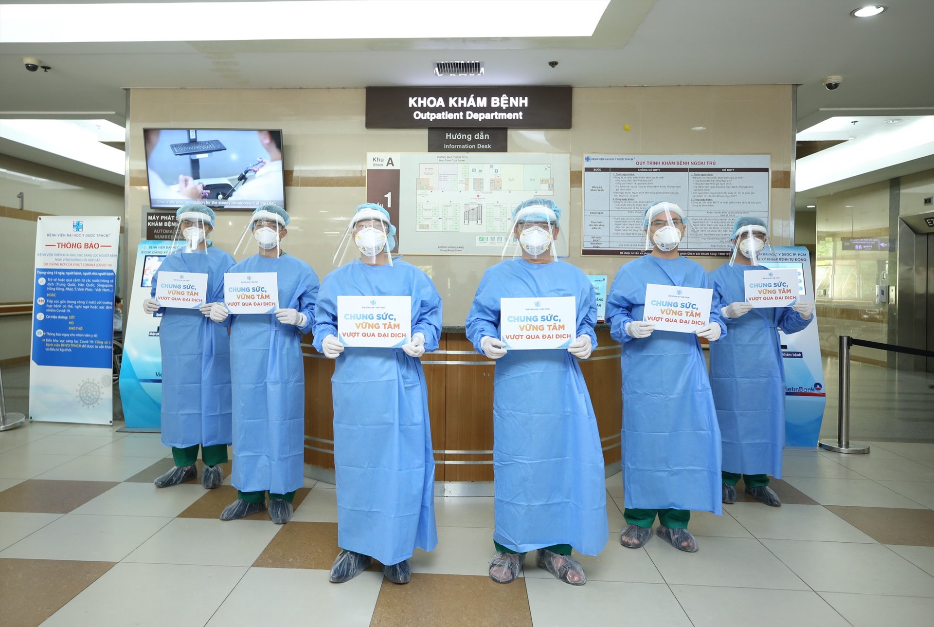 Các y bác sĩ Bệnh viện Đại học Y Dược thành phố Hồ Chí Minh. Ảnh: BYT