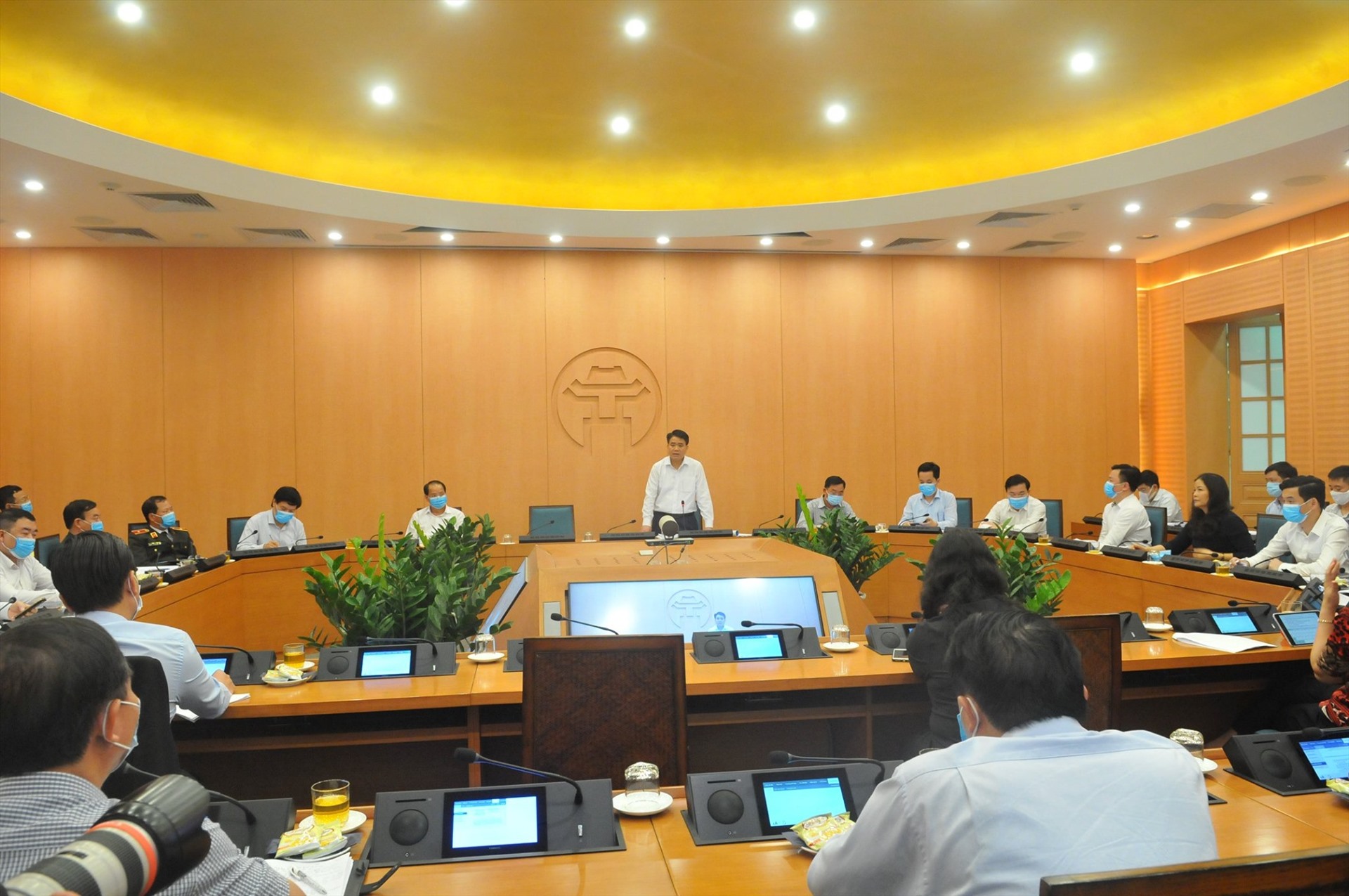 Chủ tịch UBND thành phố Hà Nội Nguyễn Đức Chung chủ trì cuộc họp chiều 23.3.