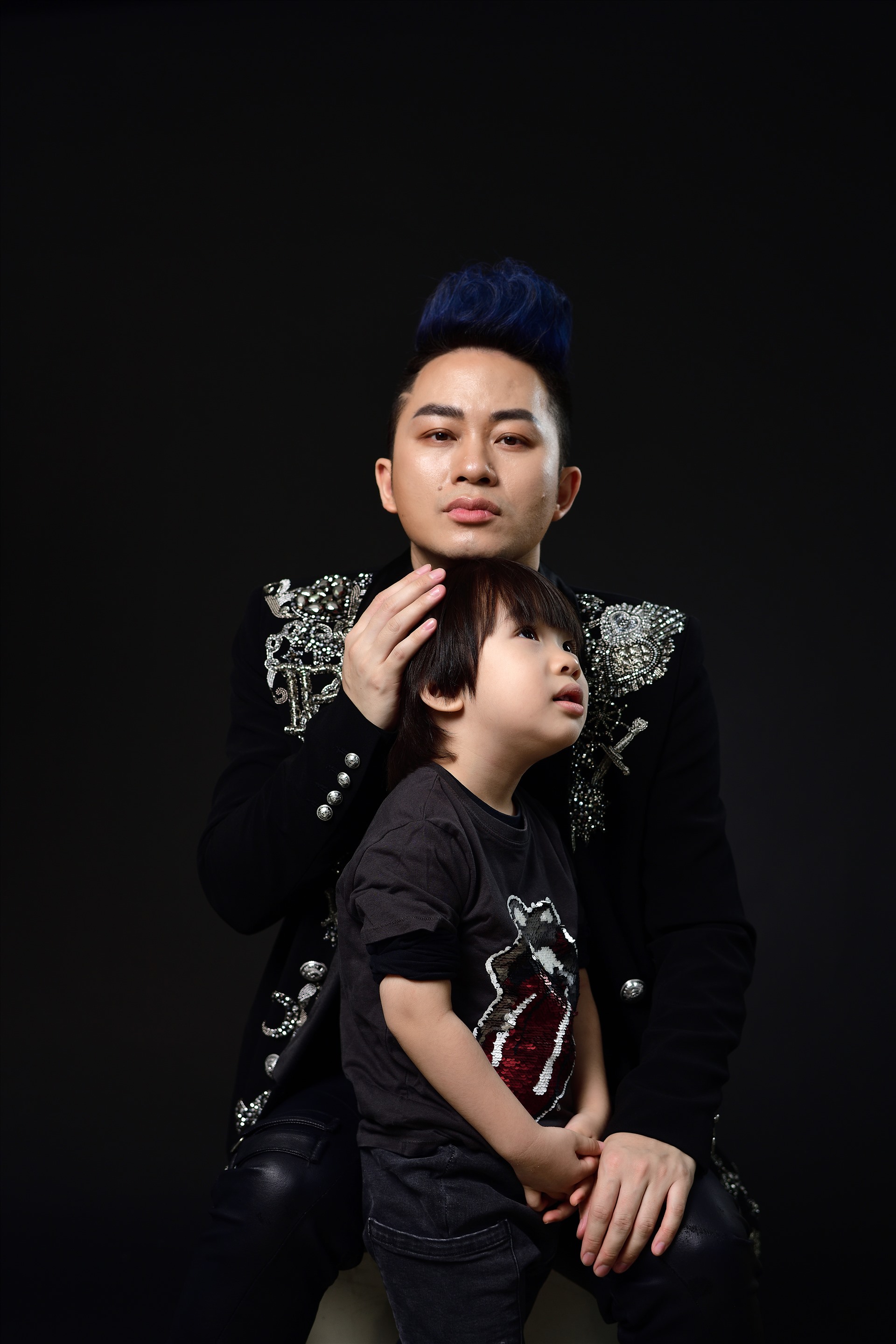 Ca sĩ Tùng Dương bên con trai - bé Voi. Ảnh: NVCC.