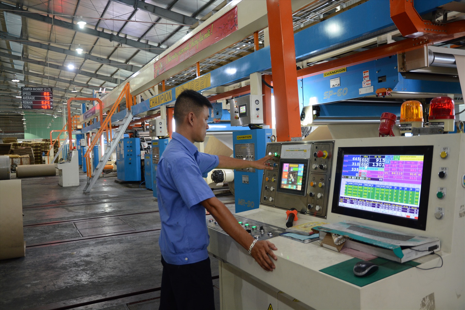 Lao động Khatoco luôn được trang bị các kĩ năng mềm, nêu cao tinh thần làm chủ công nghệ để nắm bắt kịp xu thế phát triển. Ảnh: T.Tuyến