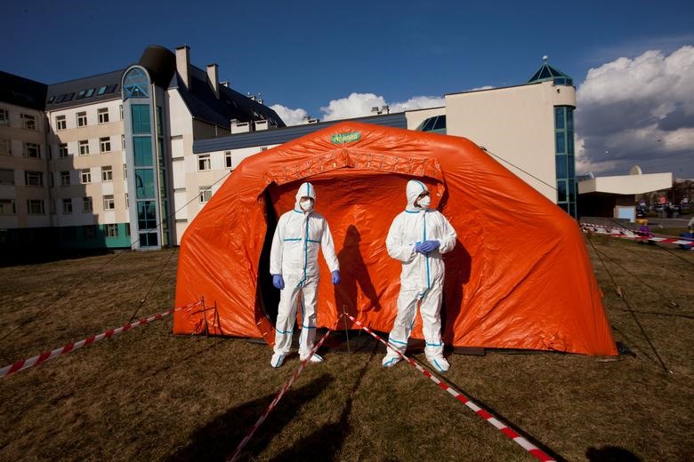 Một phòng cấp cứu tạm thời được dựng bên ngoài Bệnh viện đại học lâm sàng ở  Wroclaw, Ba Lan hôm 4.3. Ảnh: Agencja Gazeta/Krzysztof Cwik qua REUTERS.