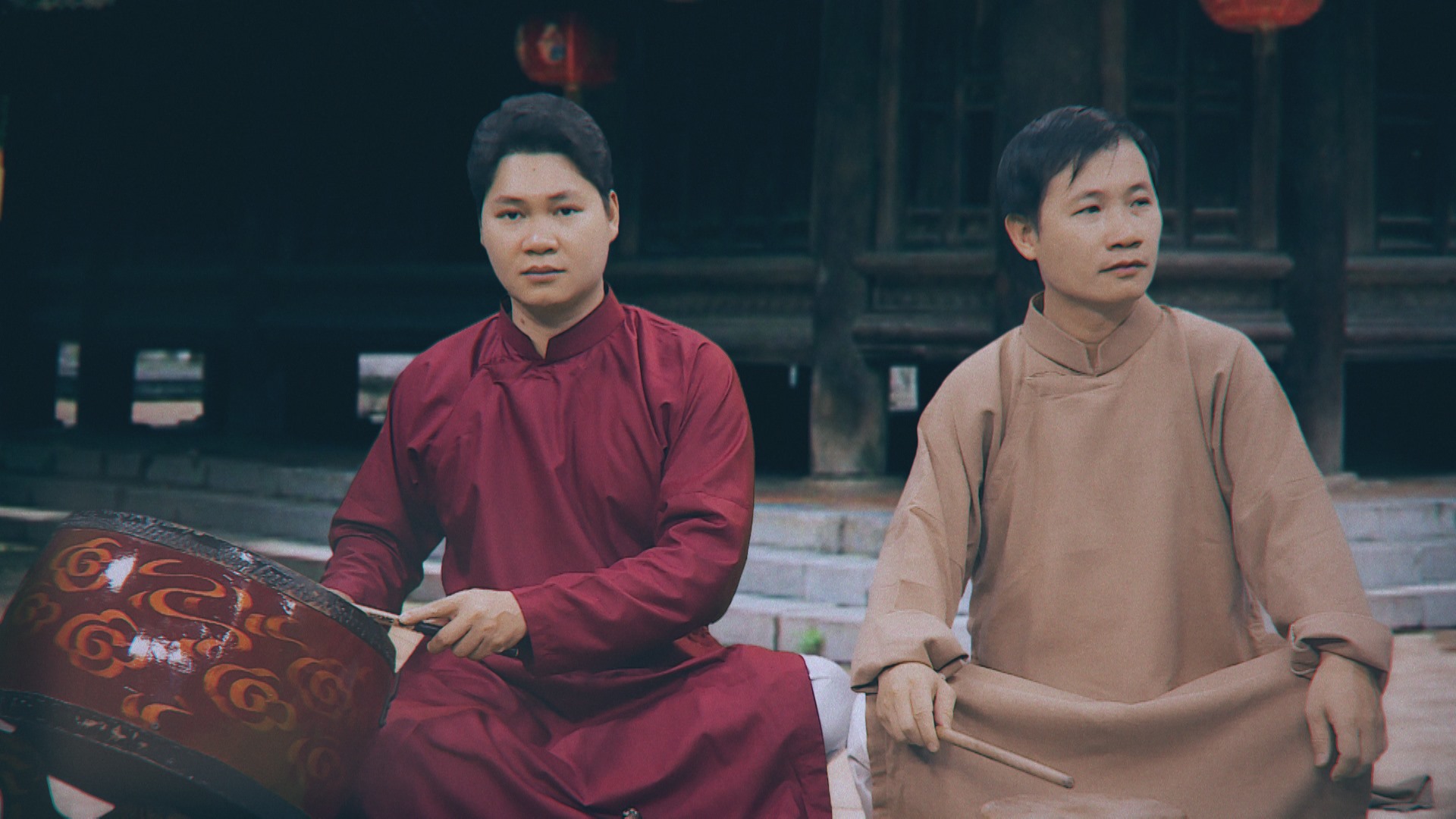 Nghệ sĩ Phạm Dũng (trái) và tác giả Nguyễn Quang Long
