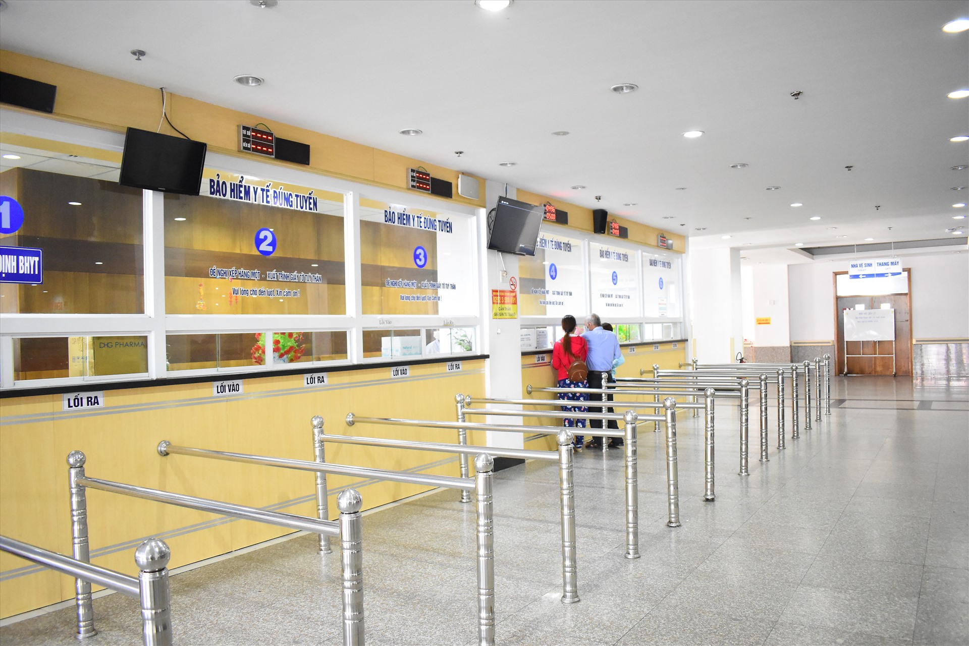 Cảnh vắng heo người dân đến khám bệnh. Trong ảnh tại Khu vực đăng ký của Bệnh viện Đa khoa TP.Cần Thơ.