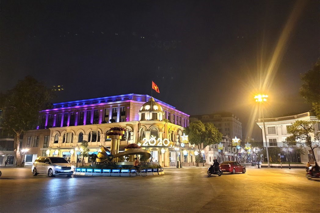 Hà Nội hay Sài Gòn, mỗi thành phố đều mang trong mình những nét đặc trưng riêng biệt, thu hút du khách từ khắp mọi miền đất nước. Đừng bỏ lỡ bộ sưu tập hình ảnh đẹp đầy sắc màu!