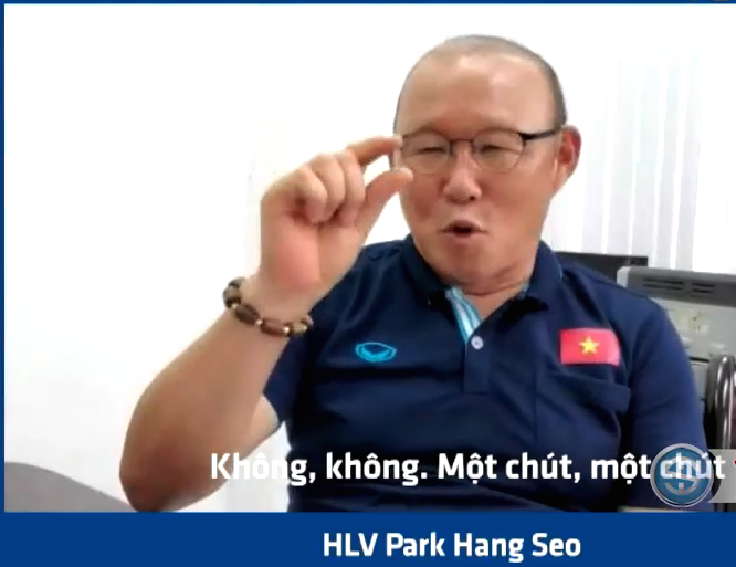 CĐV khắc họa chân dung HLV Park Hang seo lên tóc diễu hành trước trận bán  kết lượt về Việt Nam  Philippines