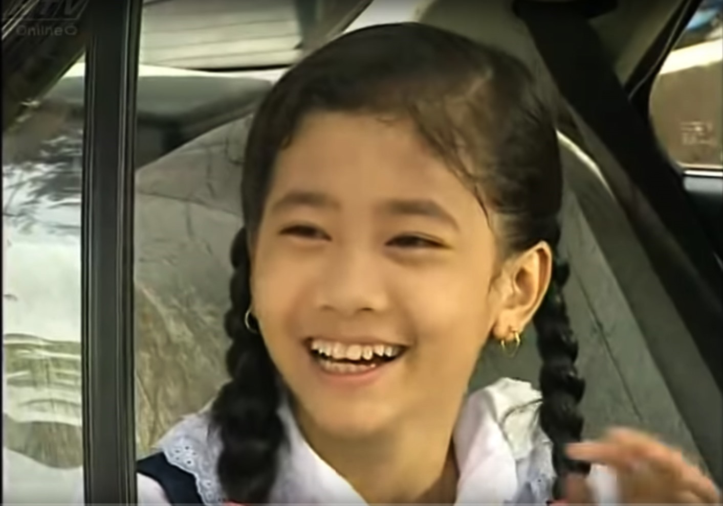 Vai diễn đầu tiên trong sự nghiệp diễn xuất của Mai Phương cũng là vai chính trong bộ phim thiếu nhi Đôi bạn (1997). Ảnh cắt từ phim.