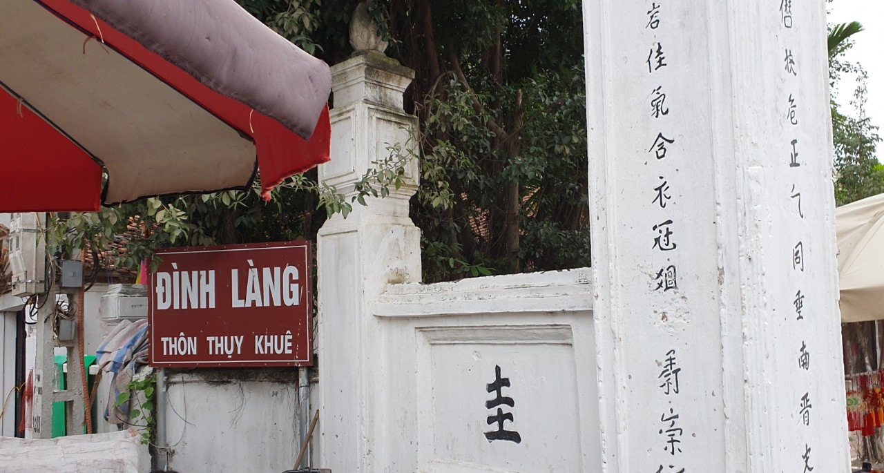 Đình làng Thuỵ Khuê nằm ngay cạnh Khu di tích chùa Thầy.