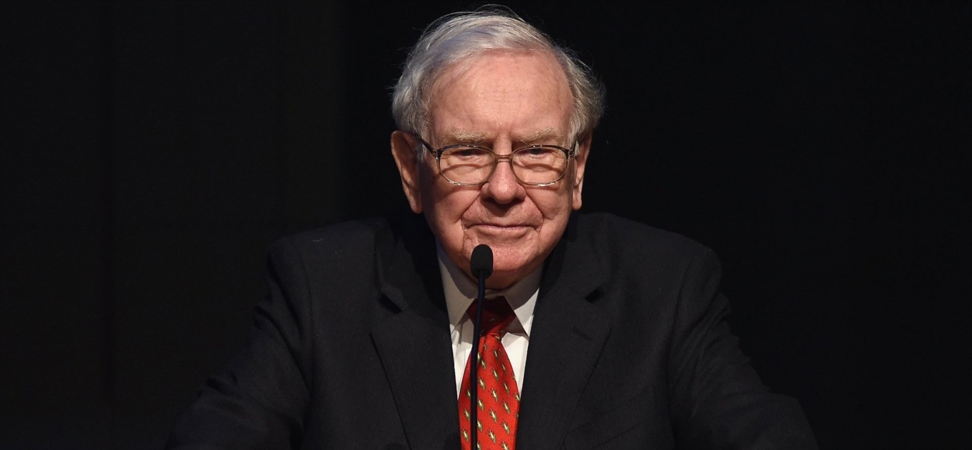 Warren Buffett đã mất 5 tỉ USD kể từ ngày 24.2 kéo tài sản của ông xuống mức 85,2 tỉ USD. “Huyền thoại đầu tư nói rằng sự hoảng loạn của các nhà đầu tư đã khiến ông phải thay đổi chiến lược của mình. Ảnh: GETTY