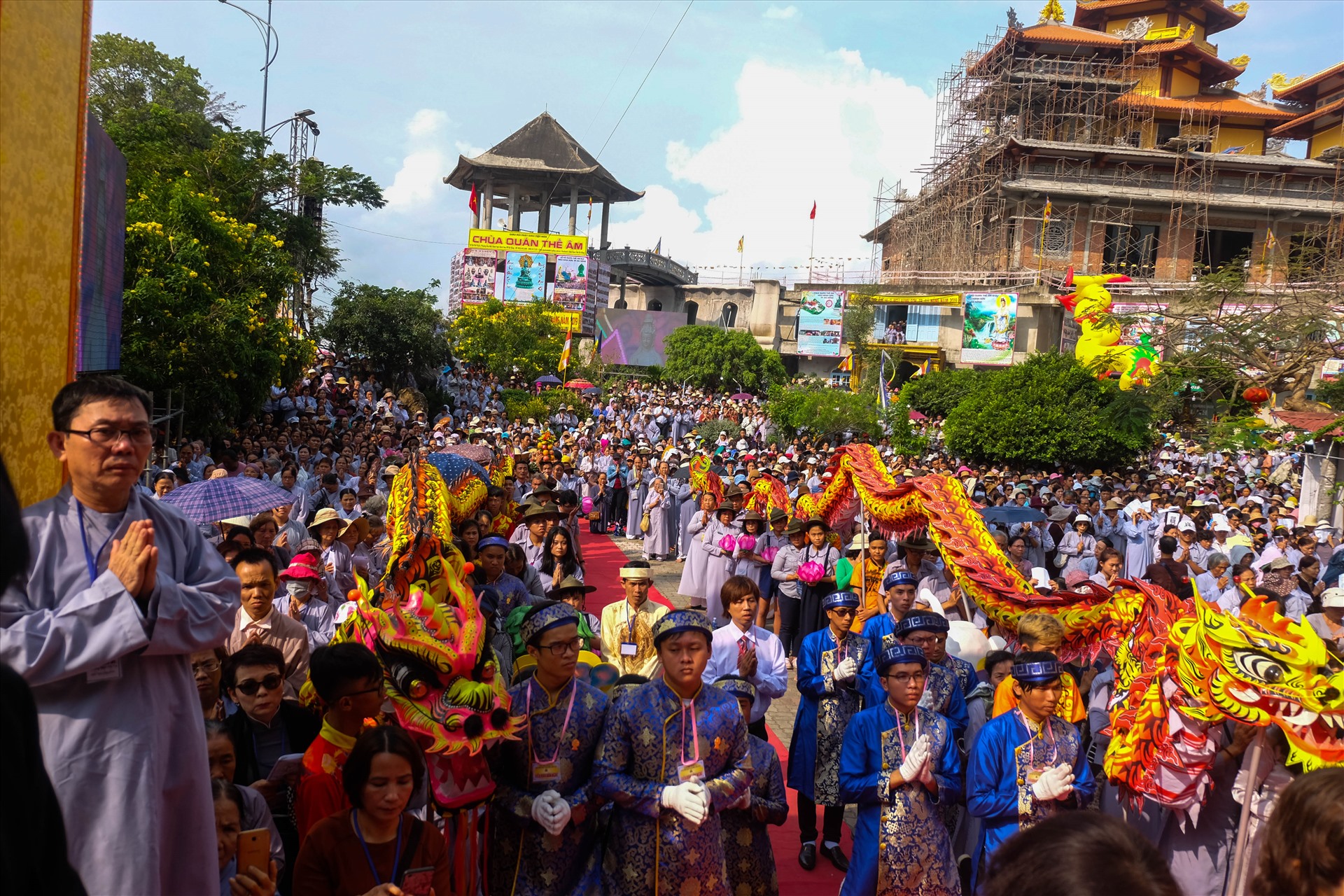 Hàng ngàn Phật tử tham dự Lễ hội Quán Thế Âm. ảnh: Hoàng Vinh