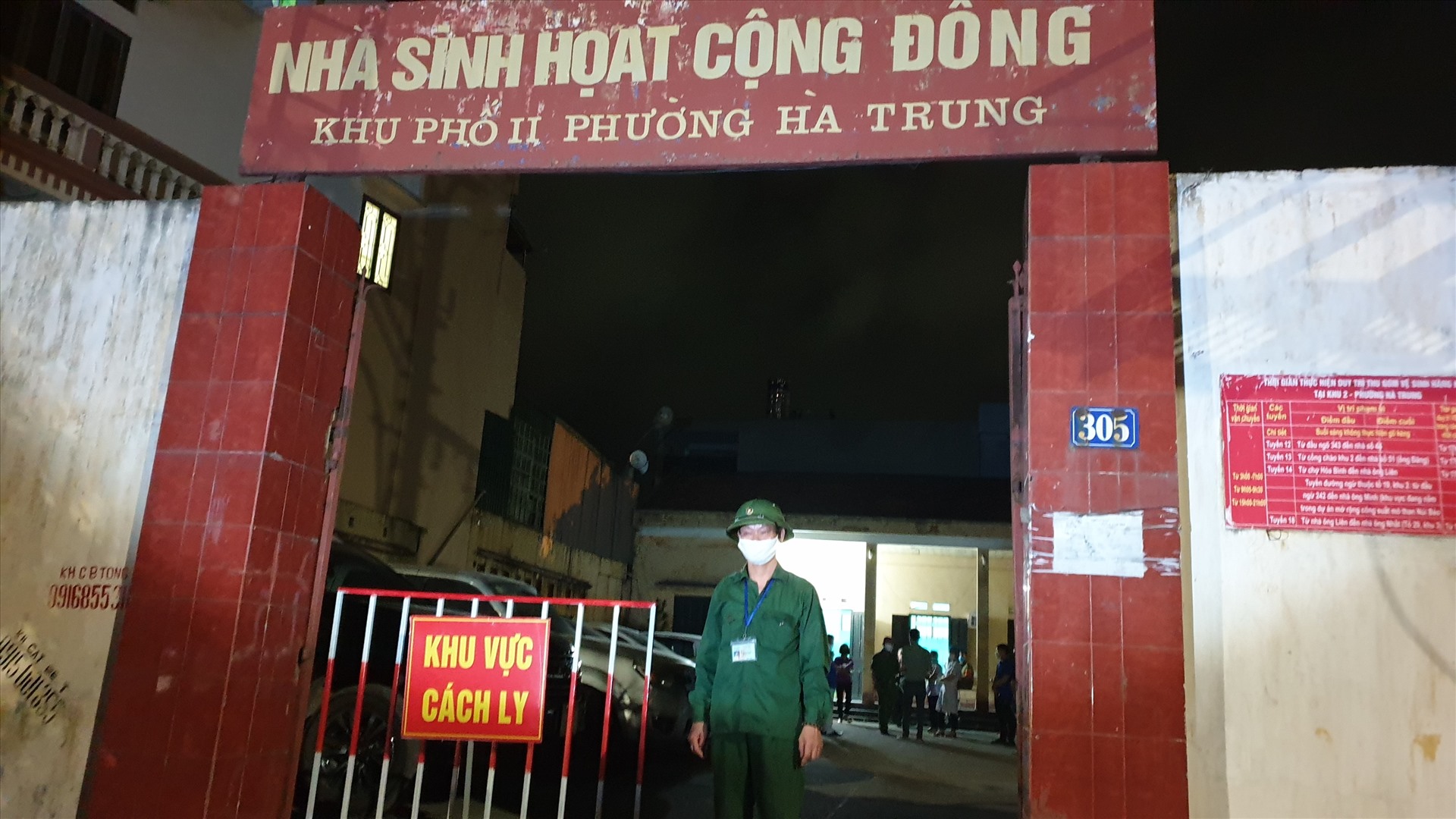 Một khu cách ly dành cho những người 22h vẫn ra đường mà không có lý do chính đáng tại phường Hà Trung. Ảnh: Nguyễn Hùng