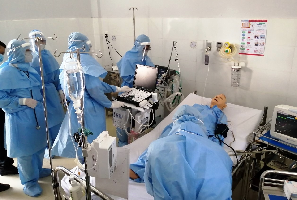 Diễn tập điều trị bệnh COVID-19 tại Bệnh viện Đa khoa tỉnh Bạc Liêu (ảnh Nhật Hồ)