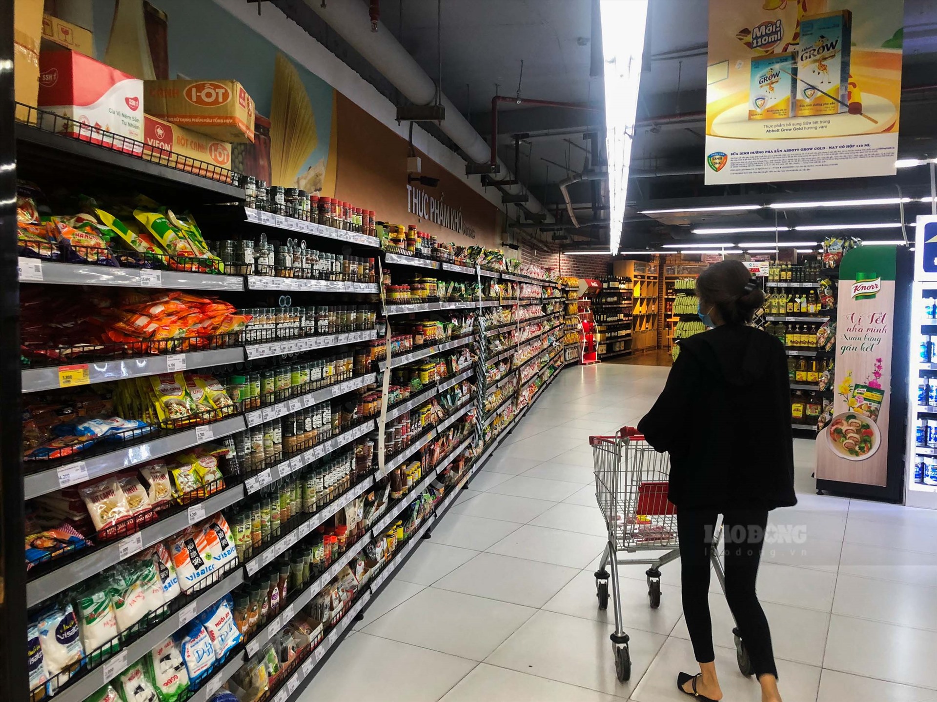 Theo ghi nhận của PV Báo Lao Động, nhiều siêu thị lớn trên địa bàn Hà Nội như Big C, Vinmart, Mega Martket, Aeon Mail, Hapro... lượng hàng hóa đều rất dồi dào.