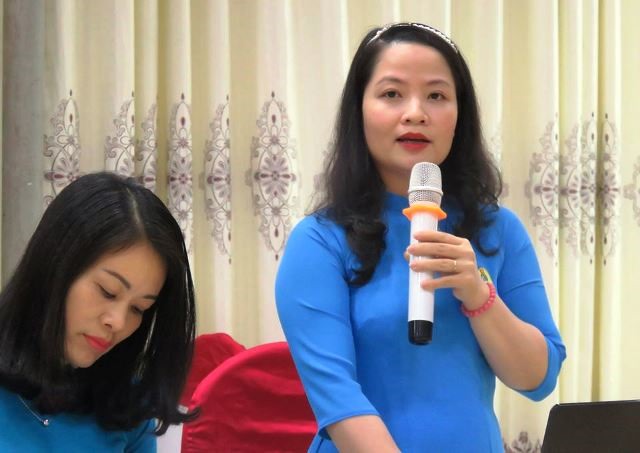 Bà Lê Nữ Ái Chi - Phó Ban Tuyên giáo - Nữ Công LĐLĐ Hà Tĩnh điểm lại những kết quả hoạt động của Ban Nữ Công trong năm 2019