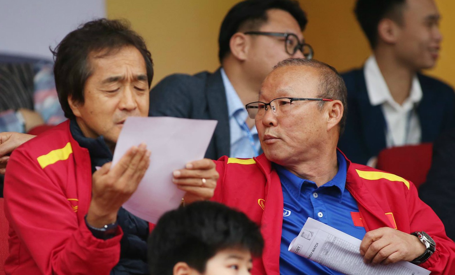 Huấn luyên viên Park Hang-seo và trợ lý Lee lên kế hoạch tìm kiếm nhân tố mới cho đội tuyển Việt Nam. Ảnh: VFF