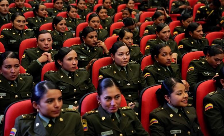 nữ học viên tại một học viện cảnh sát lắng nghe những nhận xét từ Ivanka Trump trong buổi công bố quan hệ đối tác của Hoa Kỳ với Colombia về Phụ nữ, Hòa bình và An ninh (WPS) tại Bogota, Colombia ngày 3 tháng 9 năm 2019.