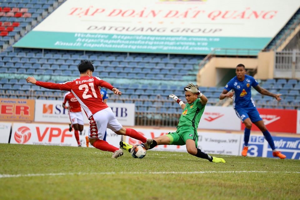 Công Phượng chỉ thi đấu 70 phút trận khai màn V.League 2020. Ảnh: HCMFC