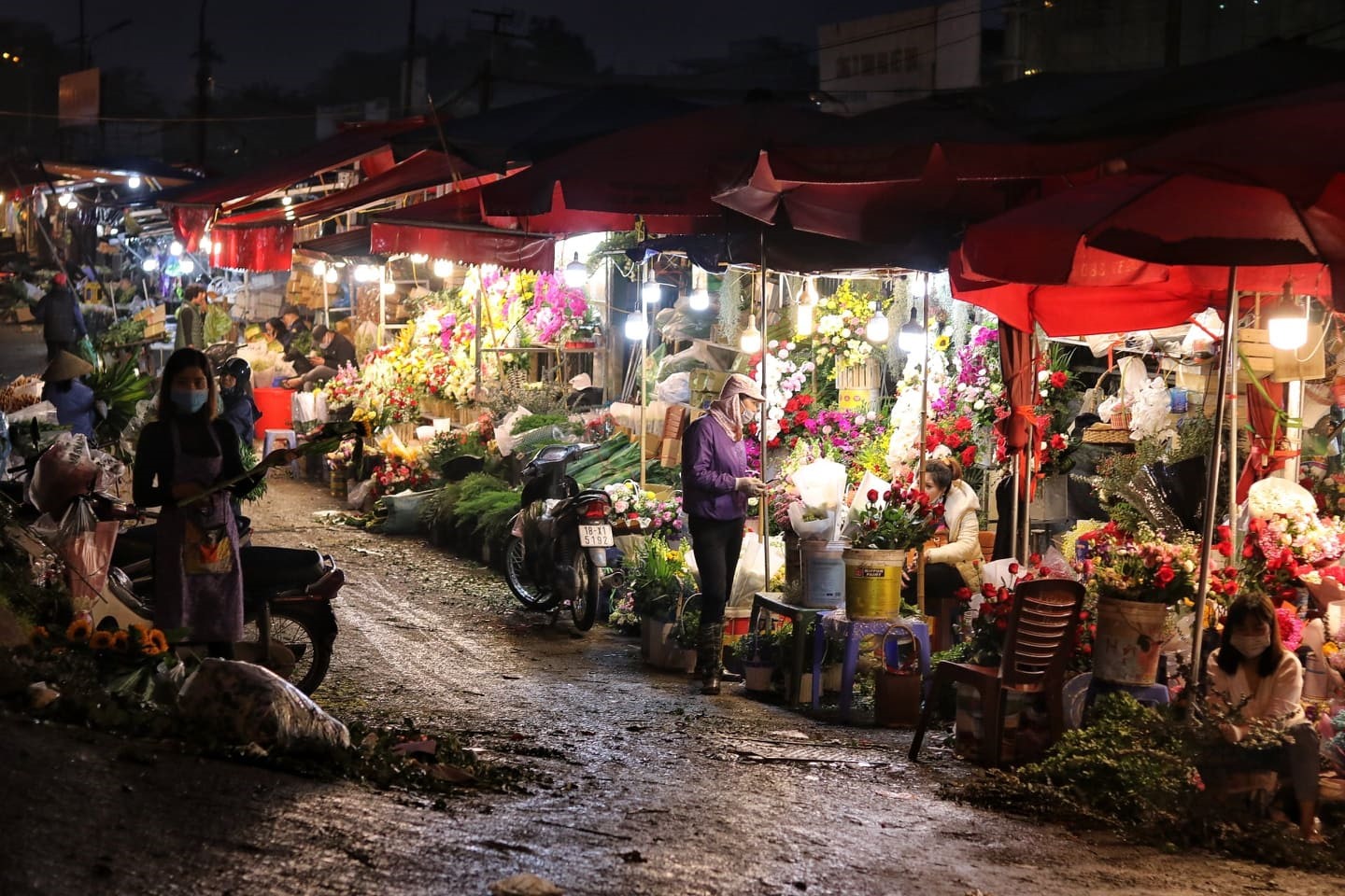 Sắp cận kề ngày 8.3 thế nhưng chợ hoa Quảng Bá còn yên ắng hơn cả ngày thường.