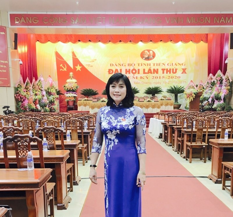 Chủ tịch LĐLĐ huyện Cái Bè (Tiền Giang) - chị Trần Mai Huỳnh - mặc áo dài dự Đại hội Đảng. Ảnh: K.Q