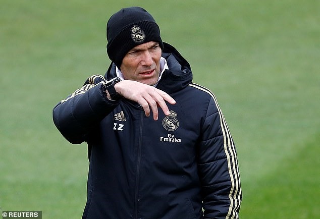 Zidane vẫn chưa yên tâm nơi khung gỗ. Ảnh: Reuters.