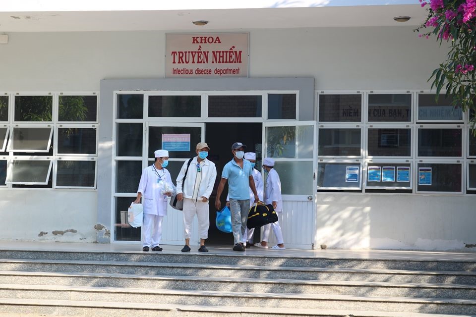 2 bệnh nhân COVID-19 ở Ninh Thuận được công bố khỏi bệnh, chuyển đến cơ sở cách ly thêm 14 ngày. Ảnh: BYT cung cấp