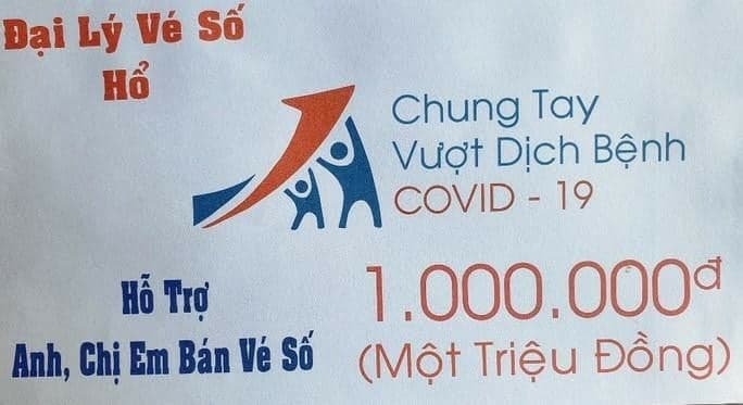 Môt đại lý vé sổ tại Bạc Liêu hỗ trợ cho 200 người bán vé số lấy vé số của mình trong thời gian nghỉ bán (ảnh Nhật Hồ)