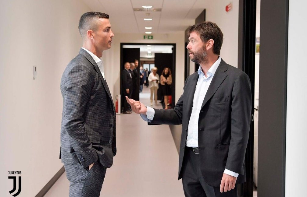 Ronaldo và chủ tịch Agnelli. Ảnh: Juventus.