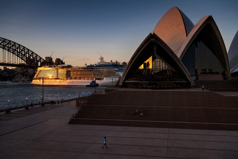 Còn đâu những dòng người tấp nập cùng đón hoàng hôn cạnh Nhà hát Con Sò ở Sydney, Australia.