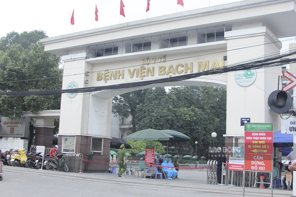 Bệnh viện Bạch Mai (Hà Nội) bắt đầu thực hiện lệnh cách ly y tế từ ngày 28.3 đến nay sau khi ghi nhận 3 ca mắc liên quan đến Công ty Trường Sinh.
