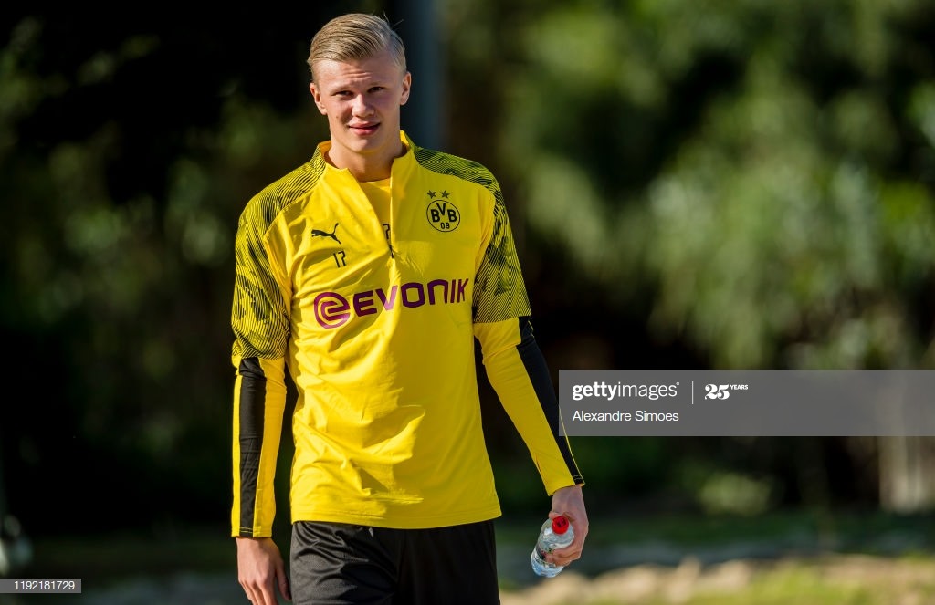 4. Erling Braut Haaland - 19 tuổi (Cha: Alf-Inge Haaland) Ở thời điểm hiện tại, Erling Haaland đang là sao trẻ được săn đón nhất Châu Âu. Dù vừa chuyển tới Dortmund trong tháng 1, ngôi sao 19 tuổi đã phá hàng loạt kỷ lục ở giải Bundesliga.