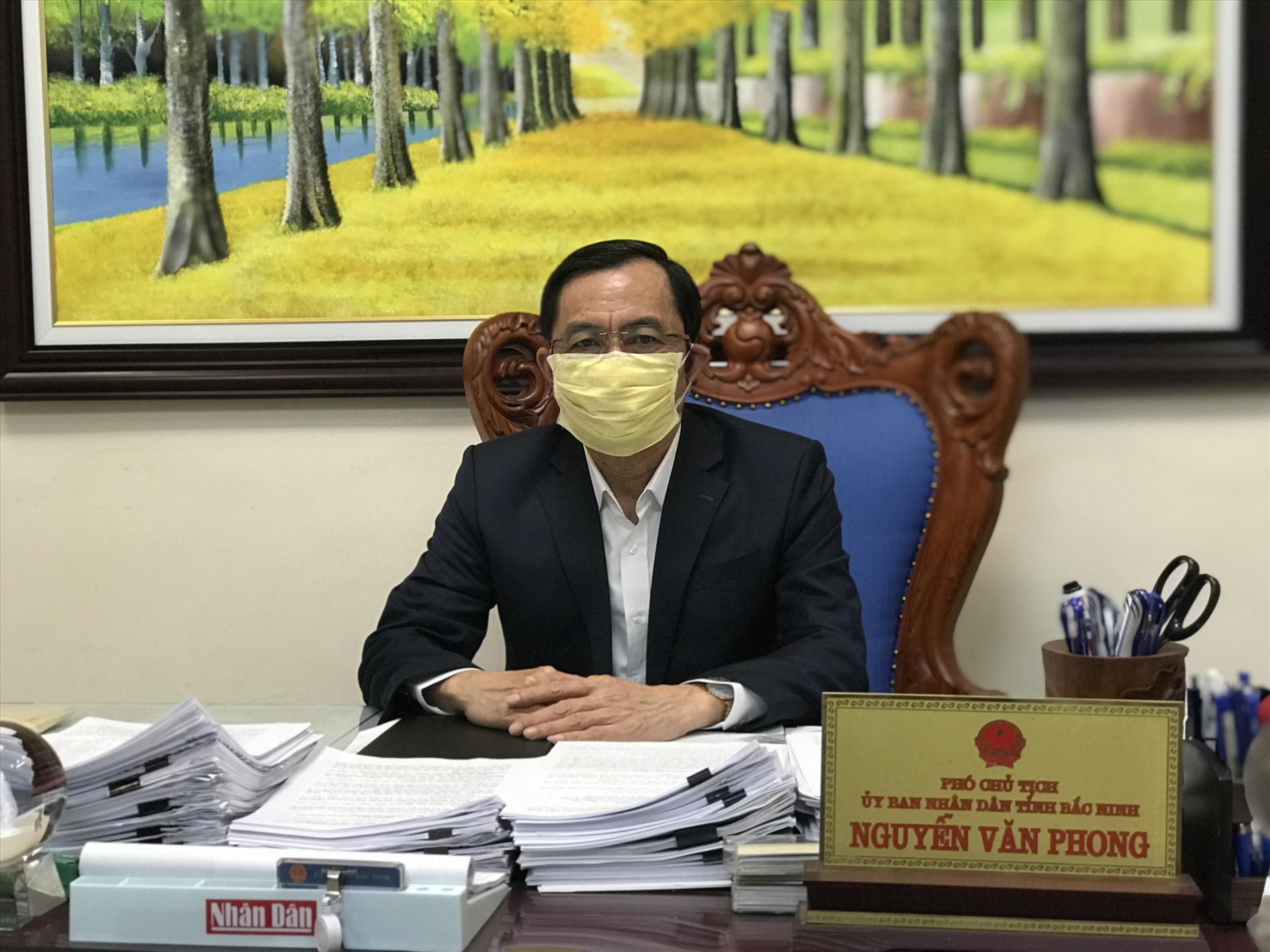Ông Nguyễn Văn Phong- Phó Chủ tịch UBND tỉnh Bắc Ninh trả lời phỏng vấn báo Lao Động. Ảnh: Thùy Linh