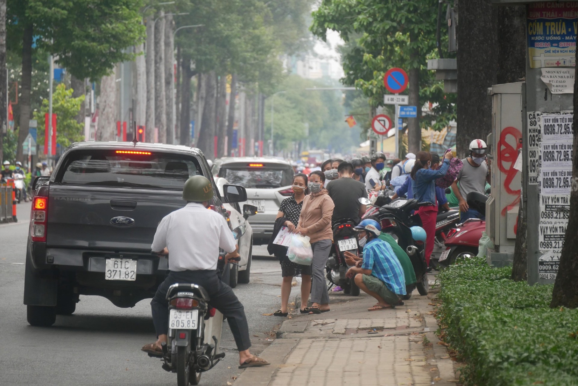 Trước đó 31.3,Thủ tướng vừa ban hành Chỉ thị cách ly toàn xã hội trong vòng 15 ngày kể từ 0h ngày 1.4 để phòng, chống dịch COVID-19. Yêu cầu mọi người dân ở tại nhà, chỉ ra ngoài trong trường hợp thật sự cần thiết. Thực hiện nghiêm việc giữ khoảng cách tối thiểu 2m khi giao tiếp, không tập trung quá 2 người.